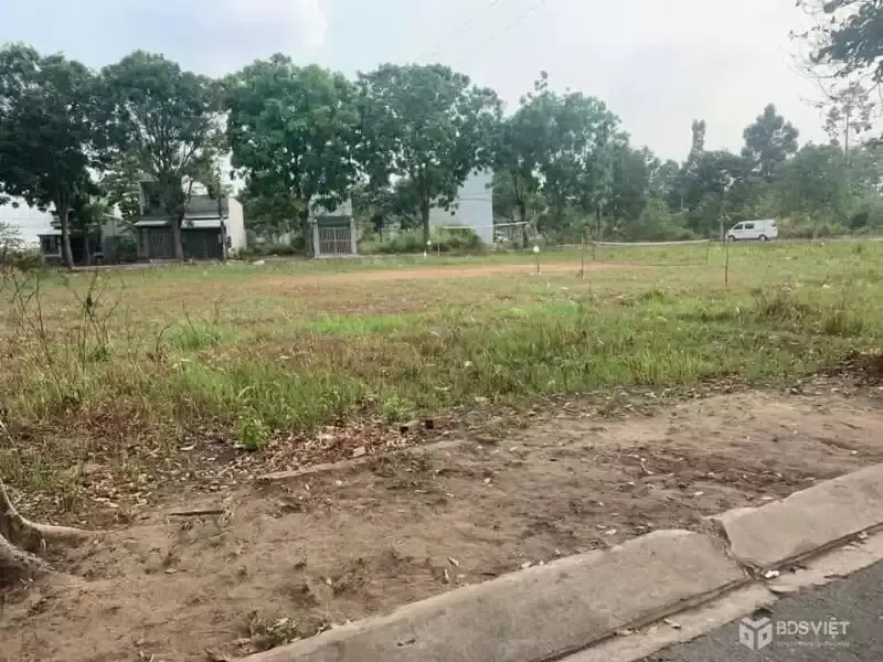 Bán nền thổ cư mt đường số 10 , KDC Hoàng Long , thị trấn Bến Lức dt 110m2 giá chốt 2 tỷ