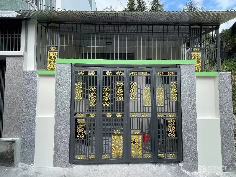 Bán nhà 2 tầng ô tô Vĩnh Hải Nha Trang, gần biển, DT 133m²