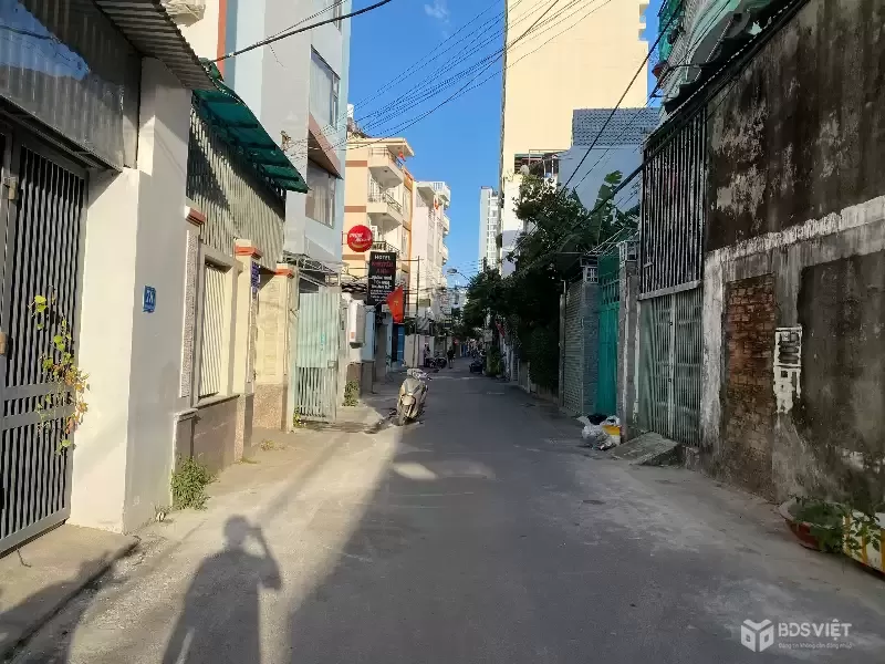 Bán nhà 2 tầng mặt tiền Nguyễn Khánh Toàn, cách biển 300m, giá 6,9 tỷ