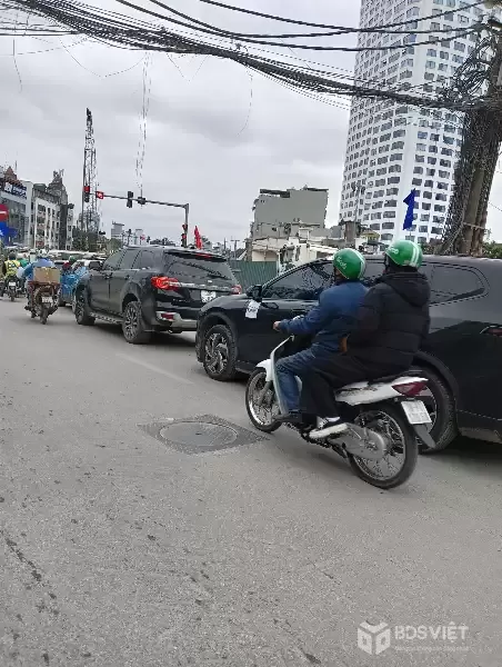 HÀNG HIẾM – MẶT ĐƯỜNG ĐÊ LA THÀNH – BA ĐÌNH

.