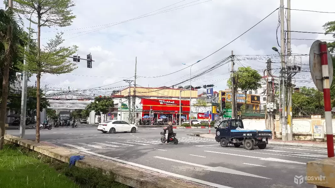 BÁN NHÀ LÔ GÓC 4 TẦNG – Ô TÔ VÀO NHÀ – ĐAN PHƯỢNG – GẦN QL32 – GẦN VÀNH ĐAI 4 – 48M2 -NHỈNH 5 TỶ