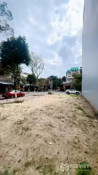 Bán lô góc 2 mặt tiền Lý Đạo Thành 162m2 ngang 8,5m giá 17,9 tỷ