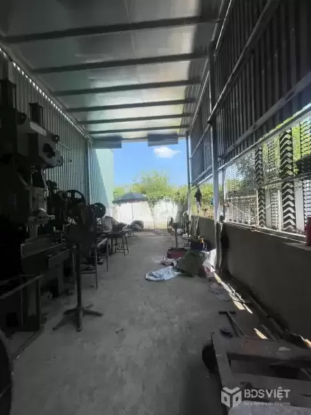 Bán nhà hẻm đường 89 , xã Tân Phú Trung tdt 180m2 (87m2 thổ ) giá 2,2 tỷ