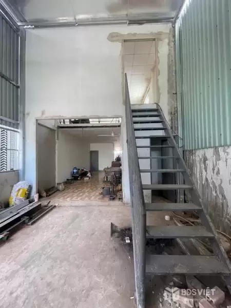 Bán nhà hẻm đường 89 , xã Tân Phú Trung tdt 180m2 (87m2 thổ ) giá 2,2 tỷ