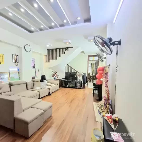 Bán Nhà Kim Giang. Hoàng Mai. Ô Tô. DT 56m2. MT 4.1m. 5 Tầng. Giá 21.4 Tỷ.