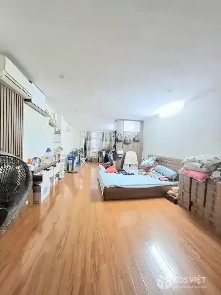 Bán Nhà Kim Giang. Hoàng Mai. Ô Tô. DT 56m2. MT 4.1m. 5 Tầng. Giá 21.4 Tỷ.