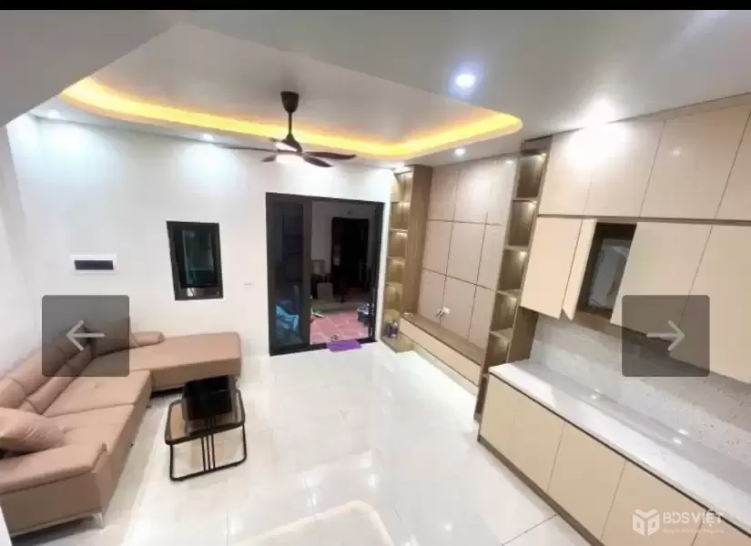 Ô TÔ ĐỖ CỬA – 5 TẦNG – 5 NGỦ – 9.08 TỶ – TRƯỜNG CHINH