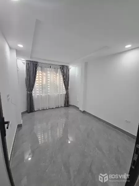 ngọc khánh DT 35m x5 tầng 12,7 tỷ-cách 1 nhà ra phố,full nội thất