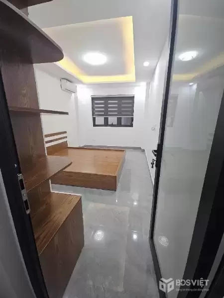 ngọc khánh DT 35m x5 tầng 12,7 tỷ-cách 1 nhà ra phố,full nội thất