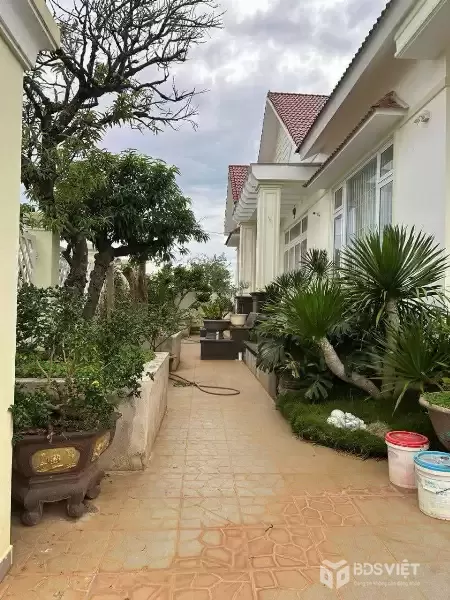 Bán villa sân vườn 1038 m2 - thị trấn liên nghĩa đức trọng lâm đồng  giá 11 Tỷ