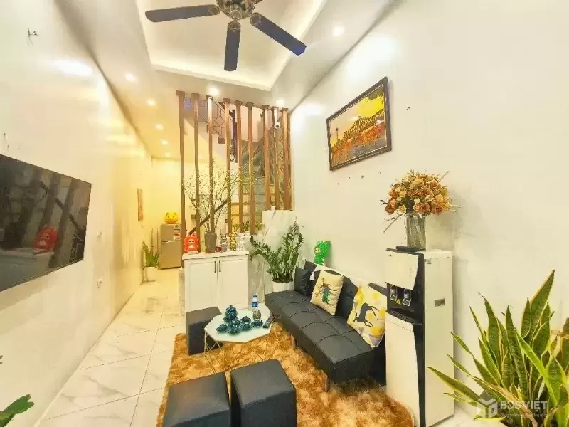 hoàng hoa thám 38m x4 tầng 8,35 tỷ-ô tô đỗ cổng,2 thoáng trước sau,dân xây