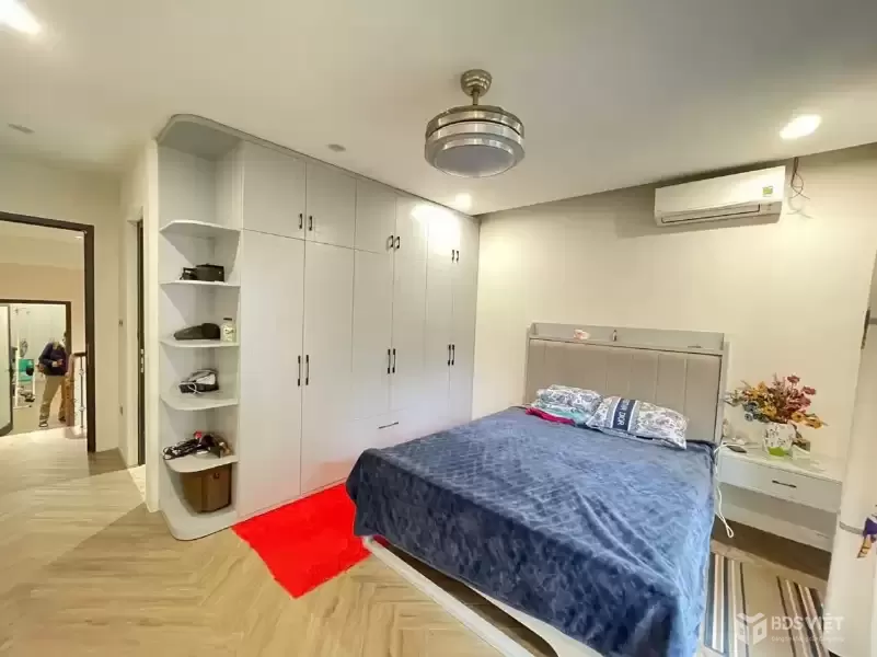 Bán Nhà Mặt Phố Quan Nhân. Thanh Xuân. Thang Máy. Ô Tô. DT 90m2. MT 5m. Giá 24.4 Tỷ.