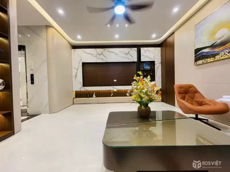 Bán Nhà Giải Phóng. Hoàng Mai. Thang Máy. Lô Góc. Ô Tô. DT 73m2. MT 6.2m. Giá 20.7 Tỷ.