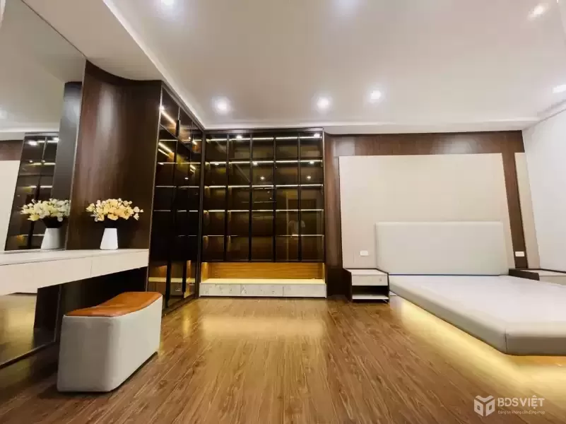 Bán Nhà Giải Phóng. Hoàng Mai. Thang Máy. Lô Góc. Ô Tô. DT 73m2. MT 6.2m. Giá 20.7 Tỷ.