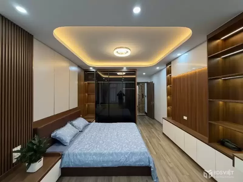 lạc long quân 40m x7 tầng thang máy 17,5 tỷ-10m ra phố,ô tô đỗ cửa