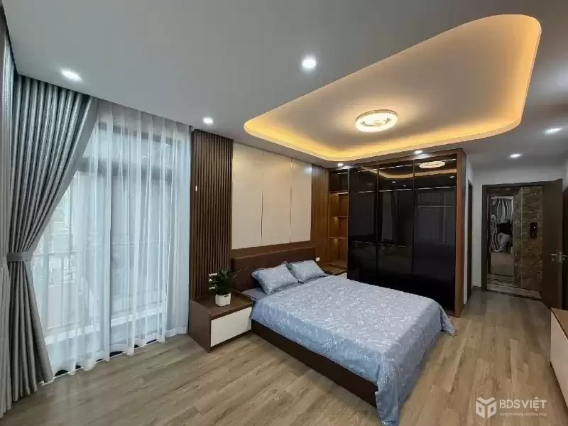 lạc long quân 40m x7 tầng thang máy 17,5 tỷ-10m ra phố,ô tô đỗ cửa