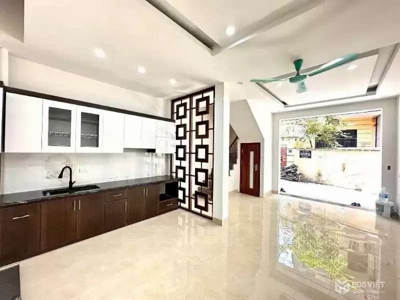 xuân la 35m x5 tầng 11,5 tỷ ô tô vào nhà,lô góc,gần phố