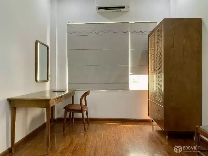 xuân la 35m x5 tầng 11,5 tỷ ô tô vào nhà,lô góc,gần phố