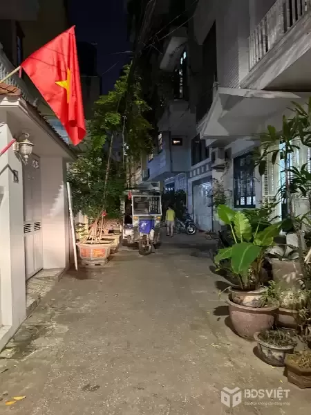 Bán Nhà Hào Nam. Đống Đa. DT 58m2. MT 6.8m. 5 Tầng. Giá 13.7 Tỷ.