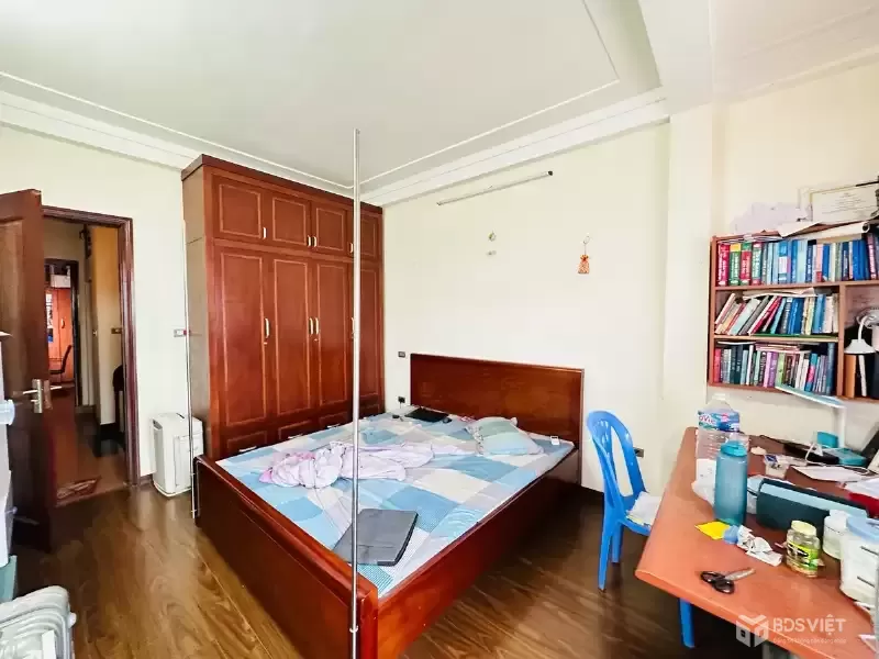 Bán Nhà Mặt Phố Linh Đường. Hoàng Mai. Ô Tô. Vỉa Hè. DT 40m2. MT 3.7m. 5 Tầng. Giá 20.7 Tỷ. 