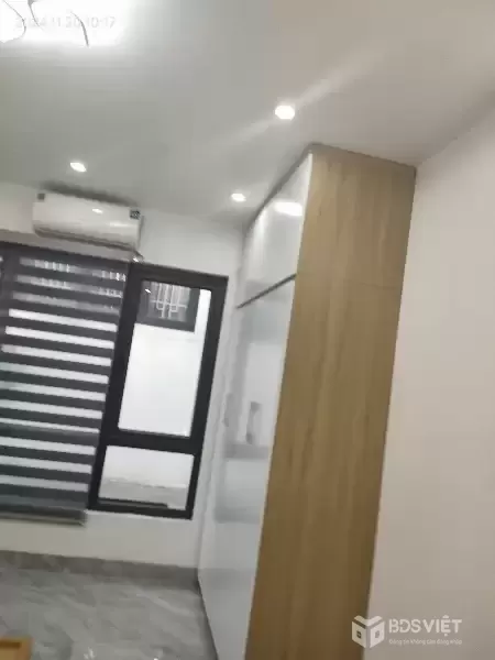 Bán gấp giá rẻ căn hộ khép kín Văn Hương 37m, tầng 2, mặt tiền 3m, 1.75 tỷ Đống Đa.