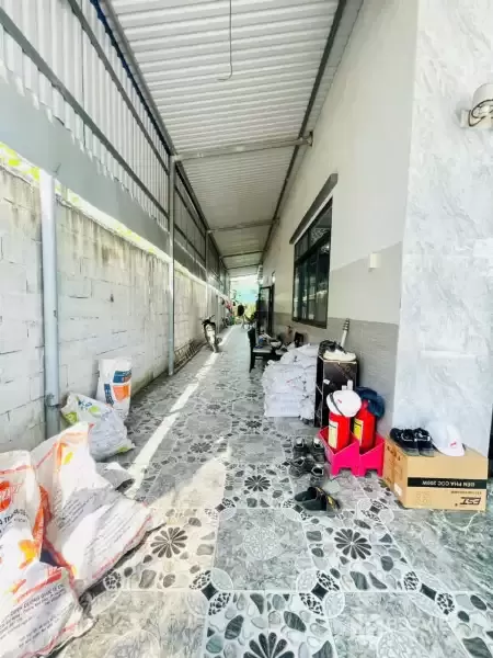 Bán nhà hẻm đường nhựa tỉnh lộ 8 , xã Hòa Phú tdt 650m2 ( 300m2 thổ ) 3pn, 2wc giá 7,9 tỷ