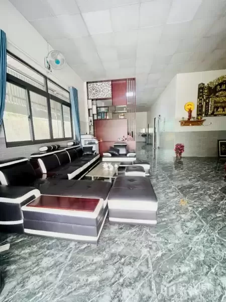 Bán nhà hẻm đường nhựa tỉnh lộ 8 , xã Hòa Phú tdt 650m2 ( 300m2 thổ ) 3pn, 2wc giá 7,9 tỷ