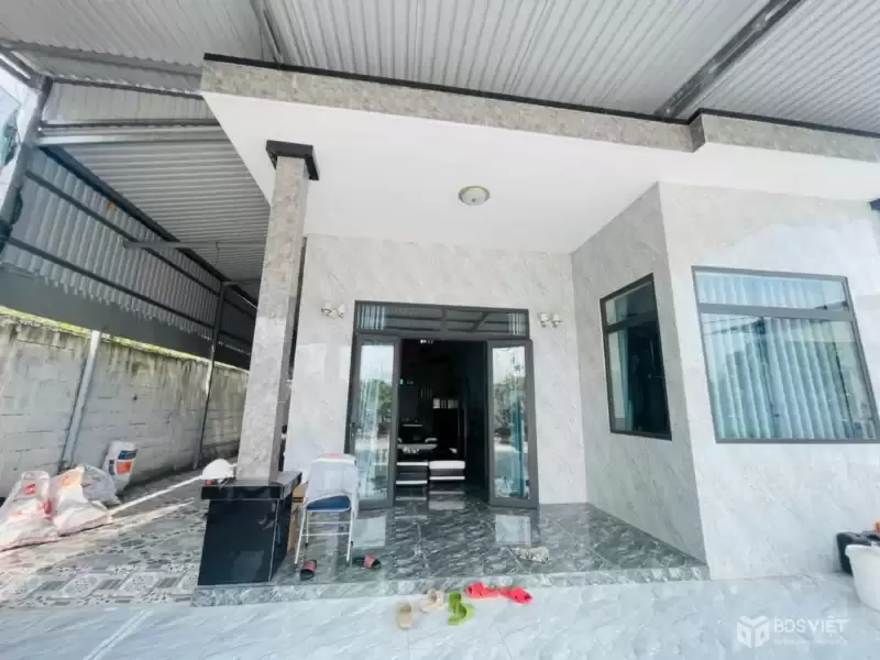 Bán nhà hẻm đường nhựa tỉnh lộ 8 , xã Hòa Phú tdt 650m2 ( 300m2 thổ ) 3pn, 2wc giá 7,9 tỷ