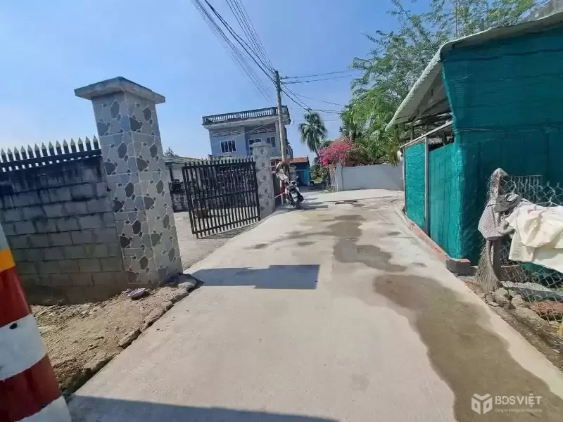 Bán nhà sân rộng ở KP7 , thị trấn Bến Lức dt 636m2 full thổ , 3pn ,2wc giá giảm còn 4,8 tỷ