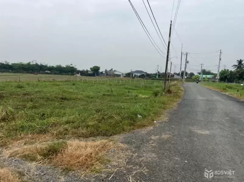 Bán đất thổ cư 2 mt đường Nguyễn Văn Dư , xã Bình lãng , Tân Trụ dt 450m2 giá 2,39 tỷ