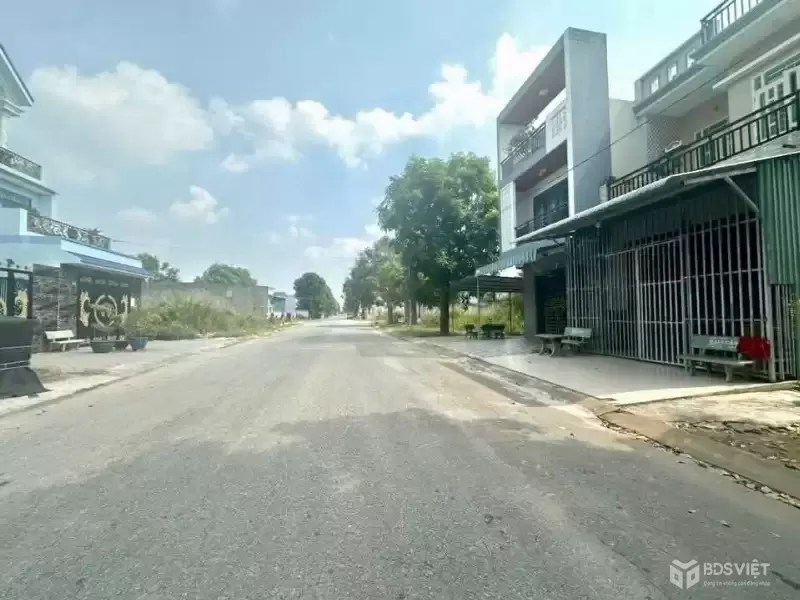 Bán nền đường số 2, KDC Hoàng Long , thị trấn Bến Lức dt 110m2 giá 2,3 tỷ