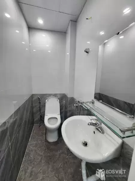 ????TÌM ĐÂU RA Nhà Phân Lô Cán Bộ 30m² Khương Trung, ô tô đỗ đêm, giá chỉ hơn 4.9 tỷ