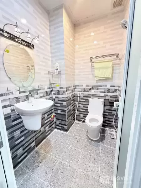 Sát Mặt tiền - CMT8 - Quận 10 -  4 tầng - 53m2 - hoàn công - 11.8 Tỷ