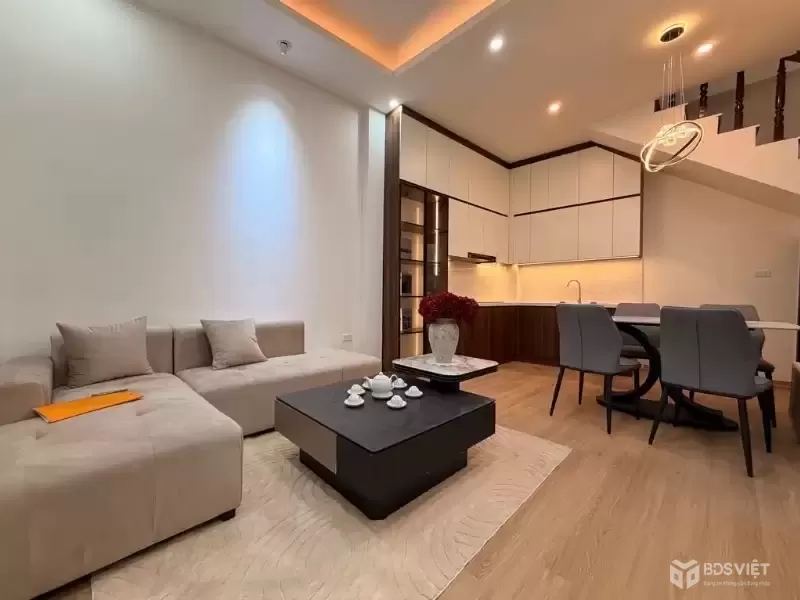 bán nhà ngọc khánh 30m x4 tầng 9,15 tỷ ngõ 3 gác,cách phố 60m,full nội thất