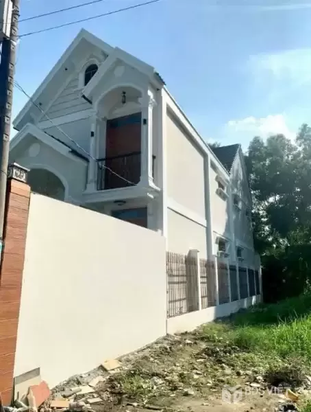 Bán biệt thự đẹp // tỉnh lộ 8 , xã Hòa Phú dt 208m2 full thổ , 1 lầu 3pn , 4wc giá giảm còn 5 tỷ