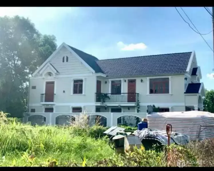 Bán biệt thự đẹp // tỉnh lộ 8 , xã Hòa Phú dt 208m2 full thổ , 1 lầu 3pn , 4wc giá giảm còn 5 tỷ