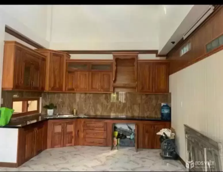 Bán biệt thự đẹp // tỉnh lộ 8 , xã Hòa Phú dt 208m2 full thổ , 1 lầu 3pn , 4wc giá giảm còn 5 tỷ