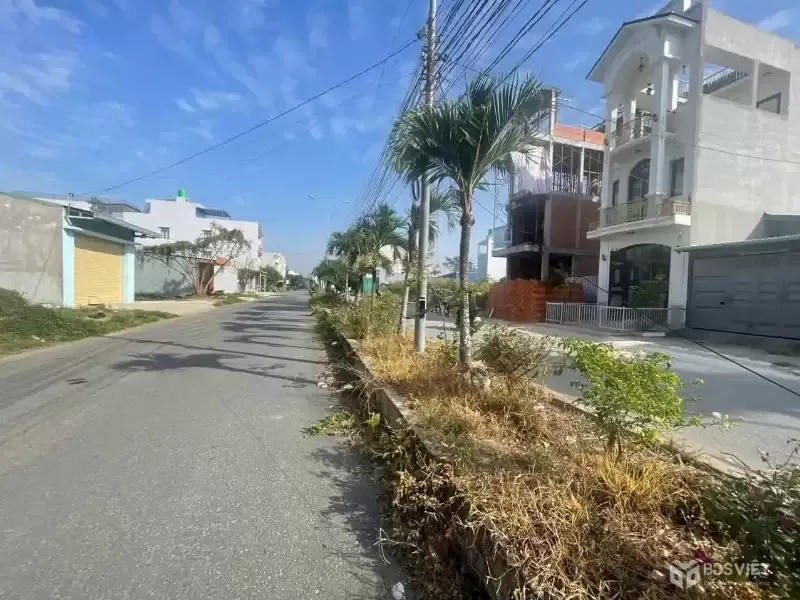 Bán nền thổ cư đường số 11, khu dân cư 135 , thị trấn Bến Lức dt 120m2 giá 4,4 tỷ