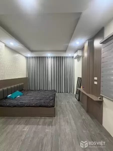 lạc long quân 27m x6 tầng 7,9 tỷ dân xây,2 thoáng,gần phố,5p ra hồ tây