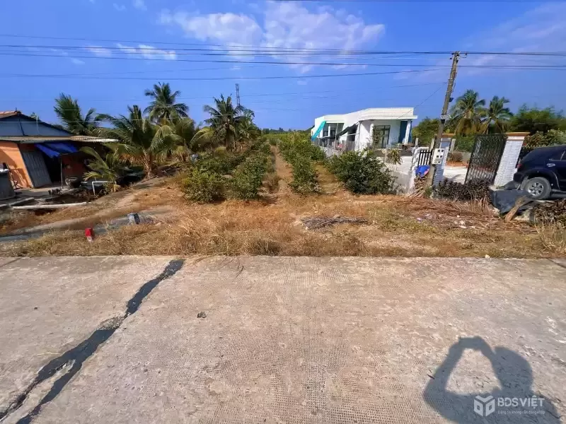 Bán đất vườn mt đường beton Ba Vồn Lớn , Thạnh Hòa, Bến Lức dt 1000m2 giá 1,49 tỷ