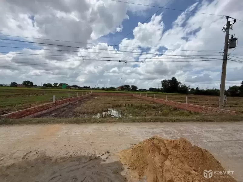 Bán đất thổ cư 1/ĐT 823D , xã Đức Hòa Thượng dt 435m2 đường beton 6m giá 3,3 tỷ