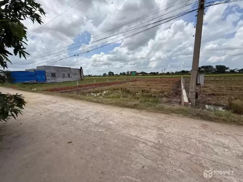 Bán đất thổ cư 1/ĐT 823D , xã Đức Hòa Thượng dt 435m2 đường beton 6m giá 3,3 tỷ