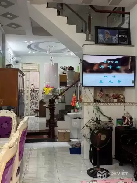 NHÀ CHÍNH CHỦ, NGAY NGUYỄN VĂN QUÁ - ĐÔNG HƯNG THUẬN GIÁP GÒ VẤP GIÁP NHÀ GA T3
DT:70m2 ( 4.1m X 17m)4 PN, HẺM 3.5M, SÁT MẶT TIỀN 12m