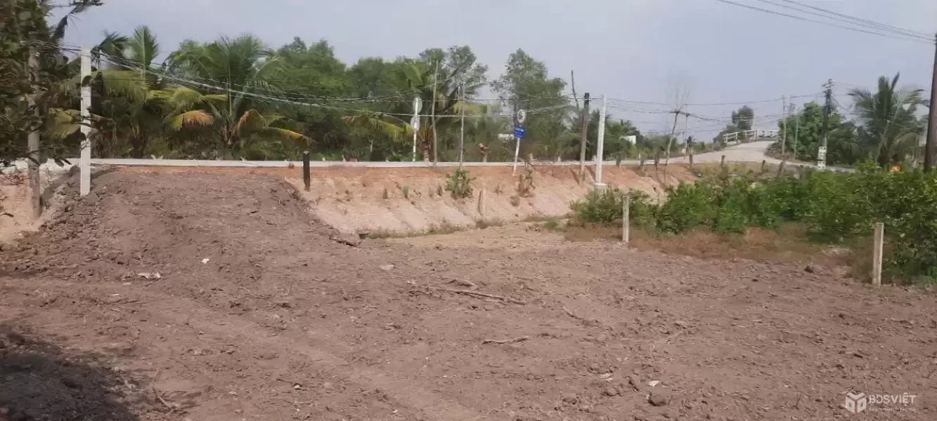 Bán đất mt đường beton liên ấp 5-6 xã Bình Đức dt 741m2 ( 200m2 thổ cư ) giá 1,75 tỷ