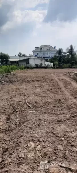 Bán đất mt đường beton liên ấp 5-6 xã Bình Đức dt 741m2 ( 200m2 thổ cư ) giá 1,75 tỷ