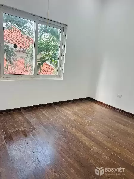 ????CẮT LỖ SỐC 600 TRIỆU! Nhà kinh doanh ô tô lùi cửa trung tâm Đống Đa.