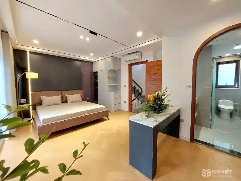 Nhà mới phố Bạch Mai DT 48m2x6T thang máy - full nội thất- cách phố 15m ở luôn 