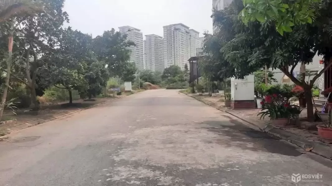 Chính chủ bán Đất dịch vụ Dương nội- khu LK31, Hướng Đông nam, diện tích 50m2 đường rộng 10,5m, ngay cạnh đường Lê Trọng Tấn, nhà máy SYM, xây dựng 7 tầng . Giá 10x liên hệ 0964356788