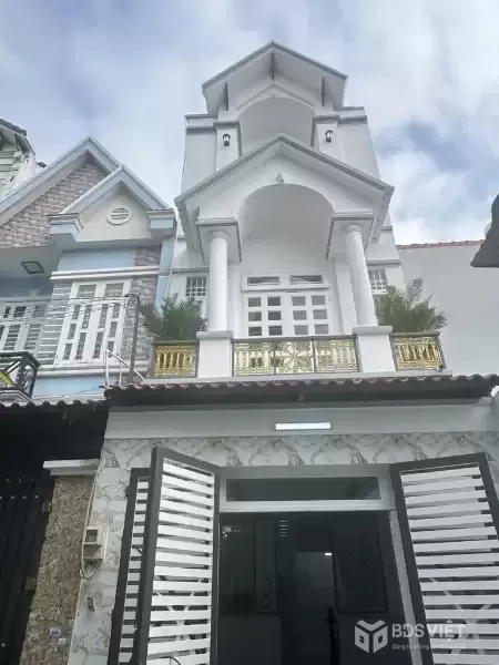 NHÀ BÁN QUẬN 12 - GIÁP SONG HÀNH, TRƯỜNG CHINH.
QUA TÂN BÌNH CHỈ VÀI PHÚT NHÀ 4 TẦNG BTCT VÀO Ở NGAY.