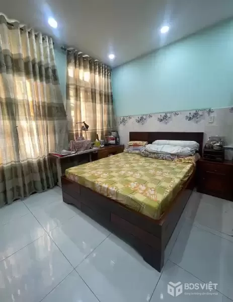 NHÀ BÁN QUẬN 12 - GIÁP SONG HÀNH, TRƯỜNG CHINH.
QUA TÂN BÌNH CHỈ VÀI PHÚT NHÀ 4 TẦNG BTCT VÀO Ở NGAY.